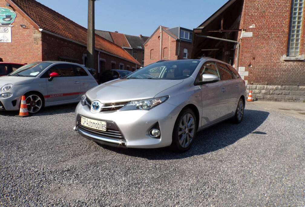 Toyota SW 1.8i HSD Premium CVT**HYBRIDE**