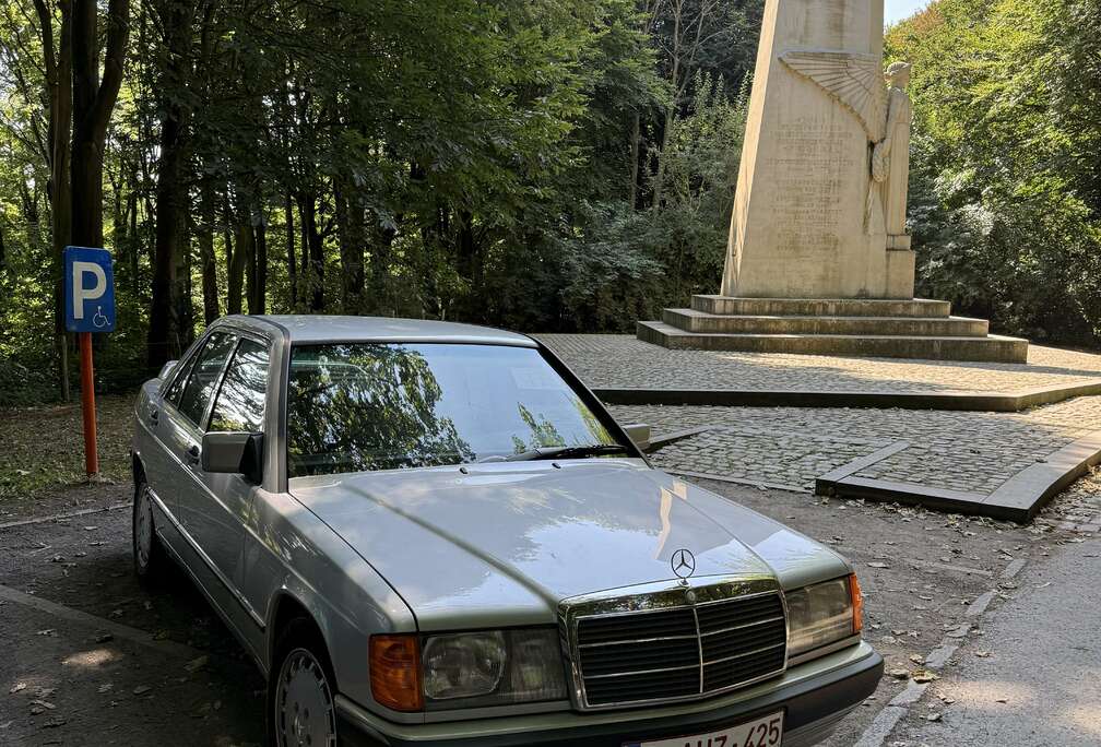 Mercedes-Benz E 2.6