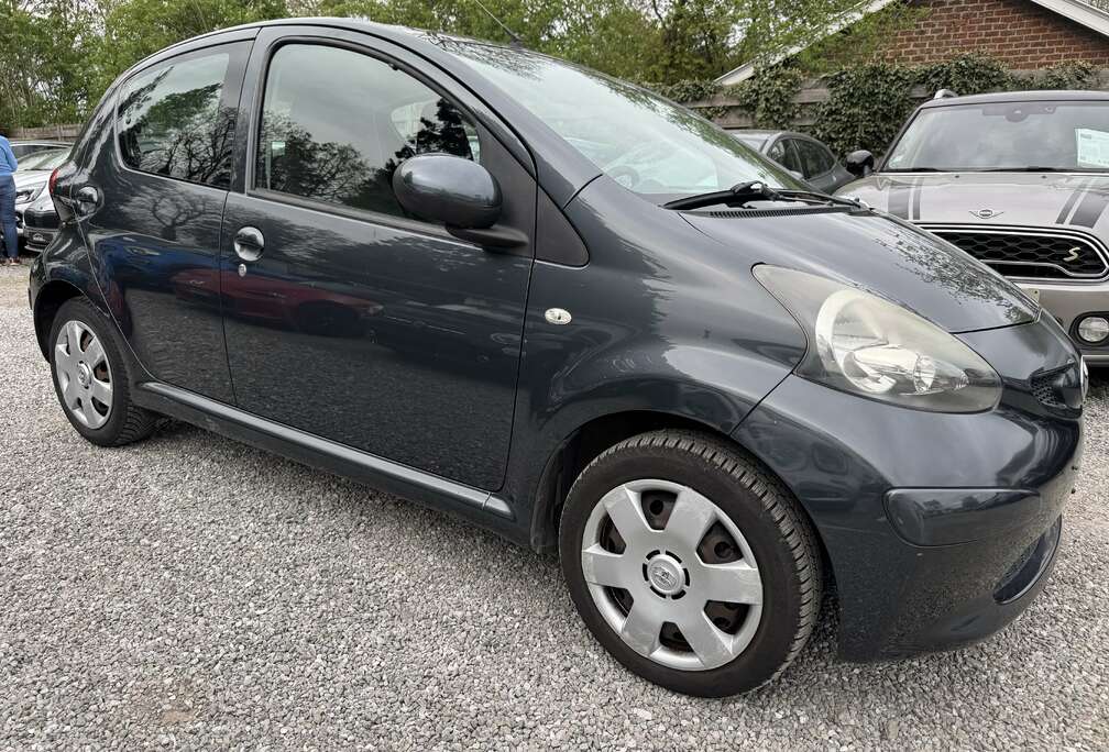 Toyota 1.0i VVT-i *83.000 KM*