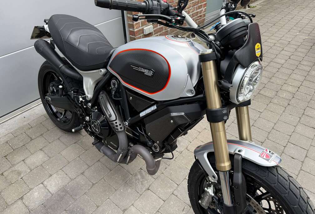 1100