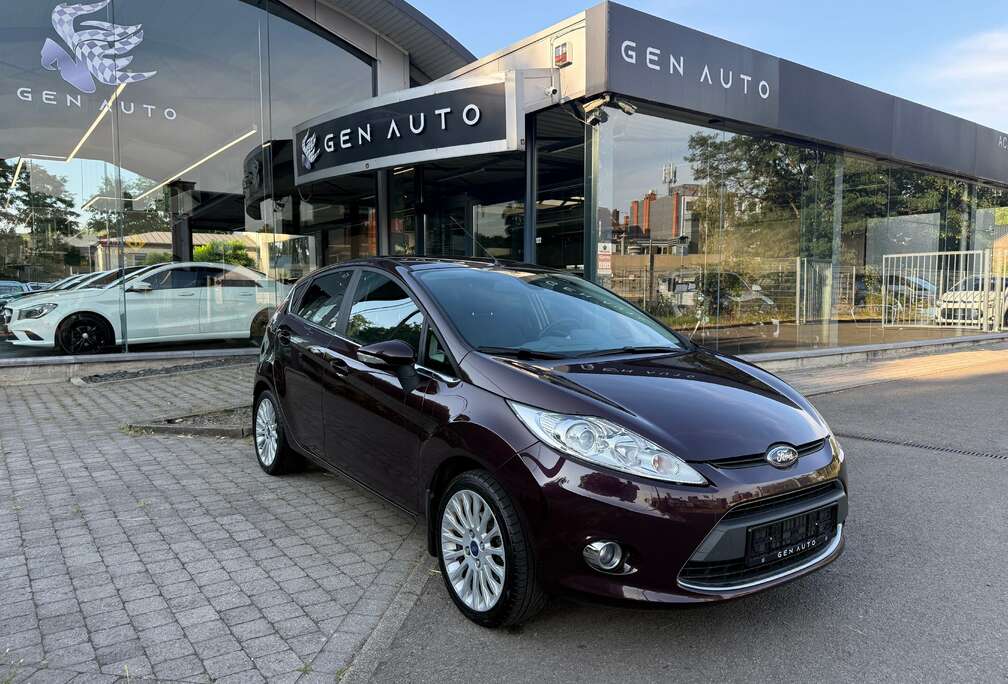 Ford 1.4i Titanium Automatique Clim Digital Radar de Recul * 12 MOIS GARANTIE *
