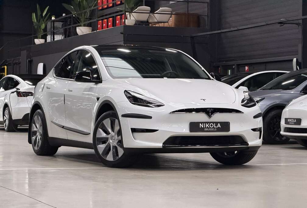 Tesla RWD - LOW MILEAGE - HIGHWAY AUTOPILOT