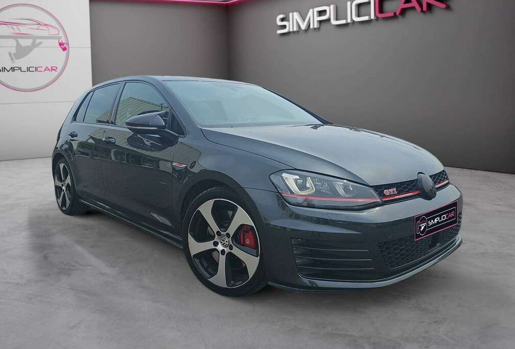 Volkswagen Golf 2.0 TSI Performance DSG