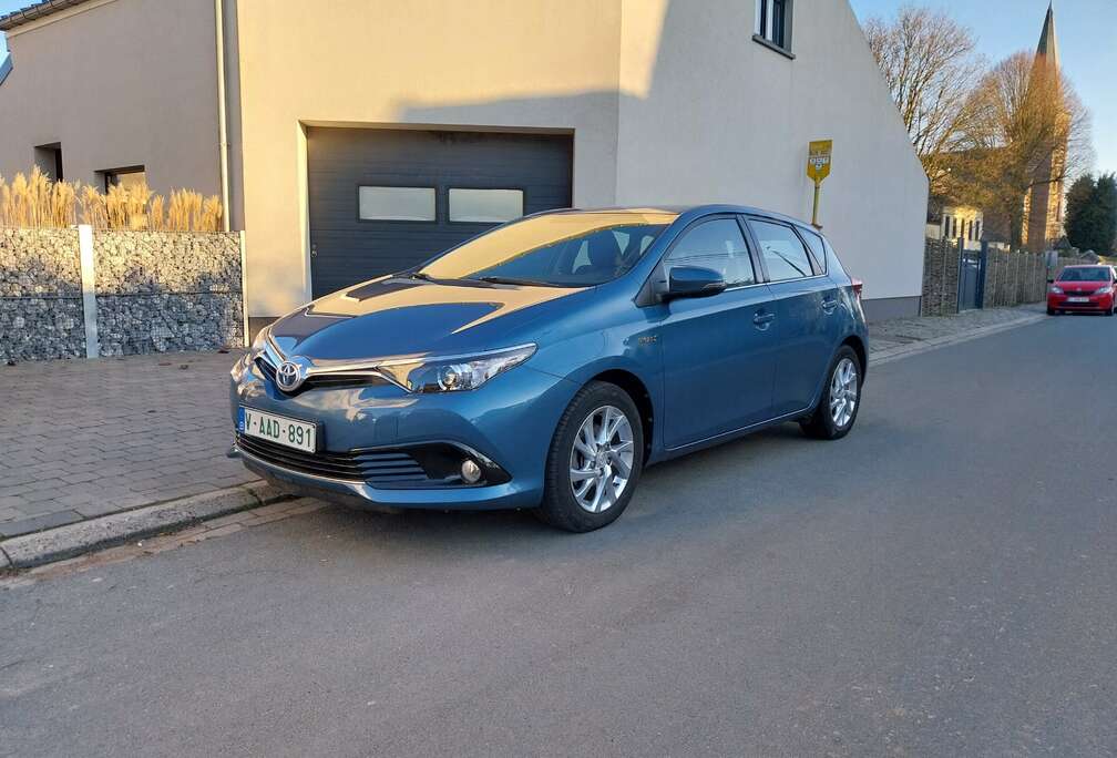 Toyota Auris HEV 1.8i HSD Dynamic E-CVT