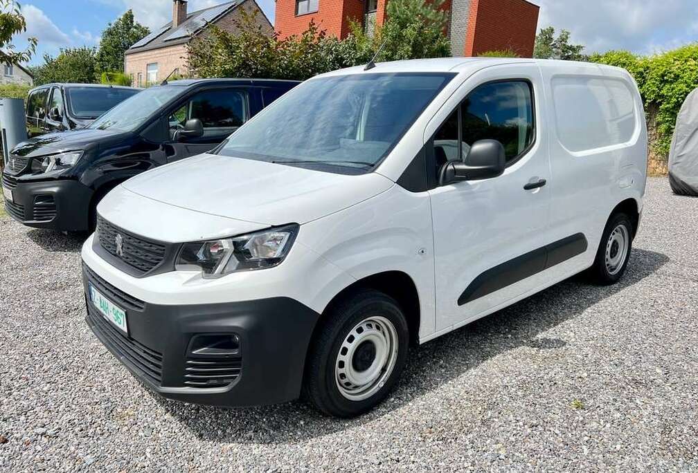 Peugeot M 75 Gps Airco Carnet 2 places 13215€ + TVA