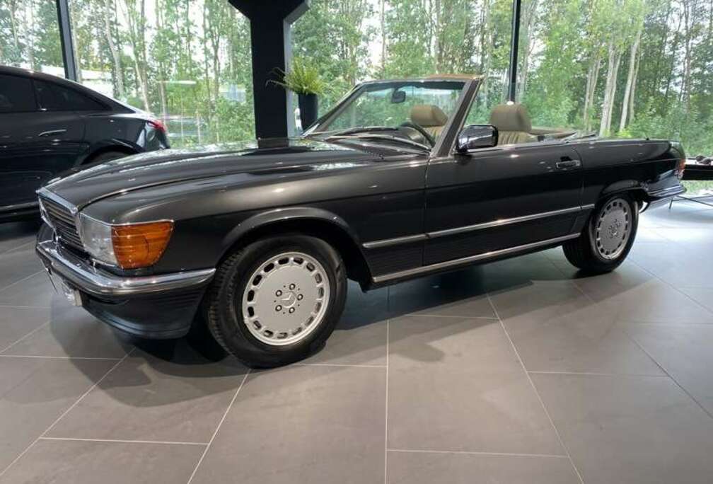 Mercedes-Benz R107