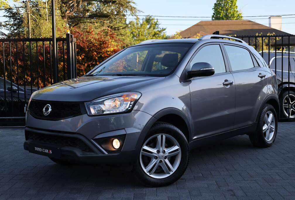SsangYong 2.0i  2WD  Navi  Cruise  Stoel-Verwarming  Airco  Parkeersensor-Achter  AUX  USB