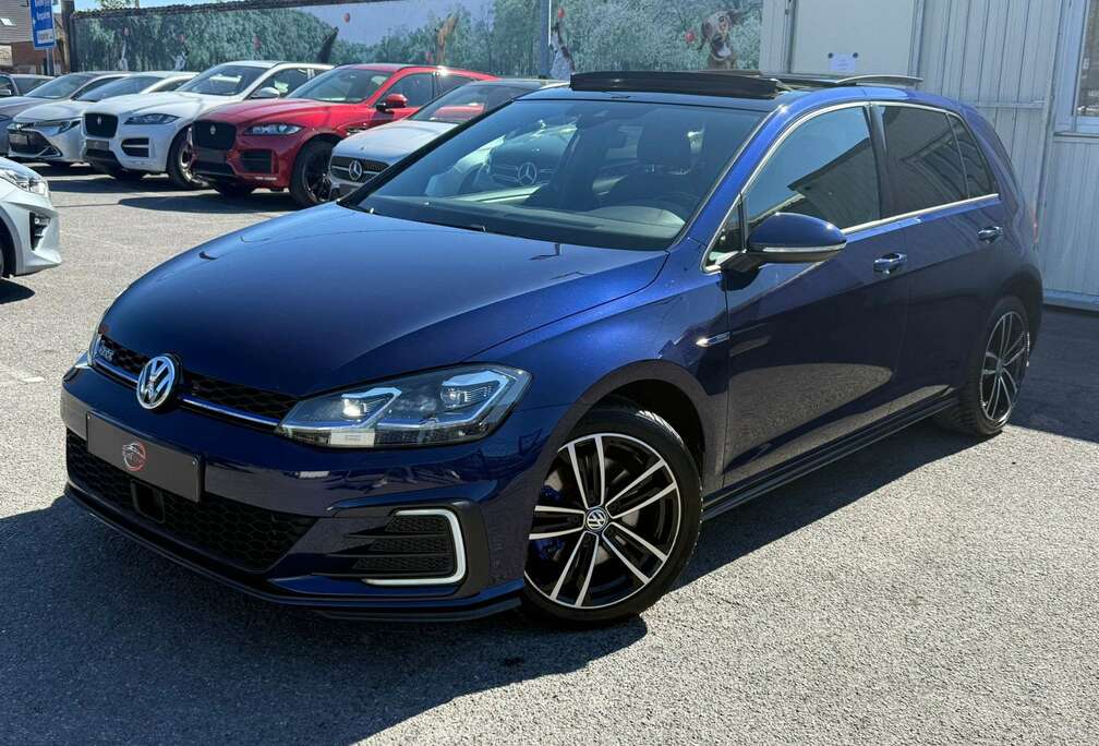 Volkswagen Golf GTE / FULL / PANO / CARPLAY / CUIR / PLUG-IN HYBRID