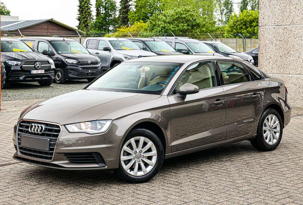 Audi AUTOMAAT*EERSTE-EIGENAAR*LEDER*NAVIGATIE*TREKHAAK*PARKEERSENSOREN*