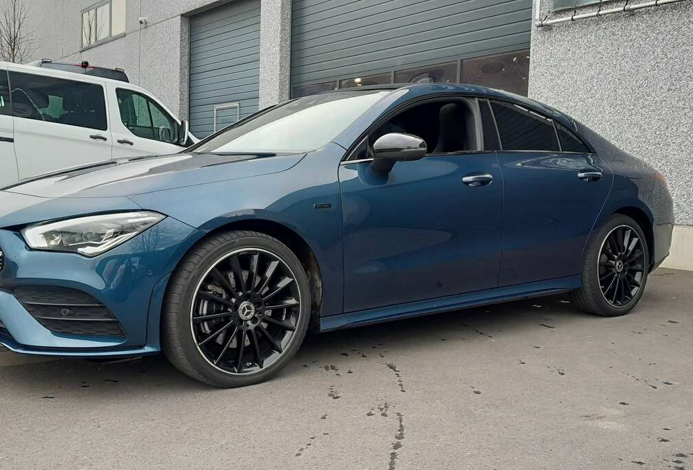 Mercedes-Benz CLA 250 e 8G-DCT AMG Line