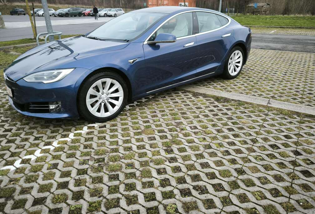 Tesla Model S 90 kWh Dual Motor charge gratuite