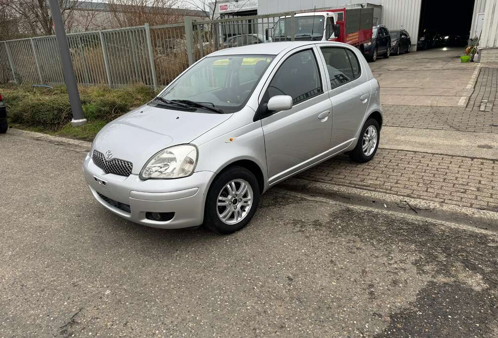 Toyota Yaris 1.0i VVT-i 16v Linea Sol MMT