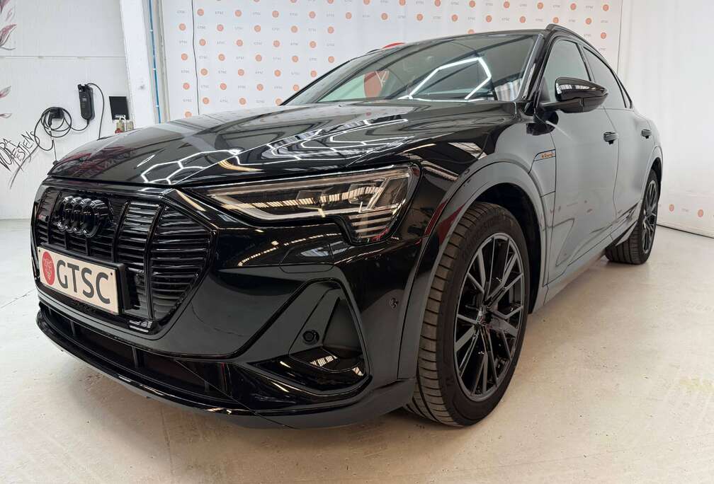 Audi 95 kWh 300kW Sportback Quattro S line Matrix Camera Trekhaak Black styling pakket ACC Dynamische pinkers Sport stoelen