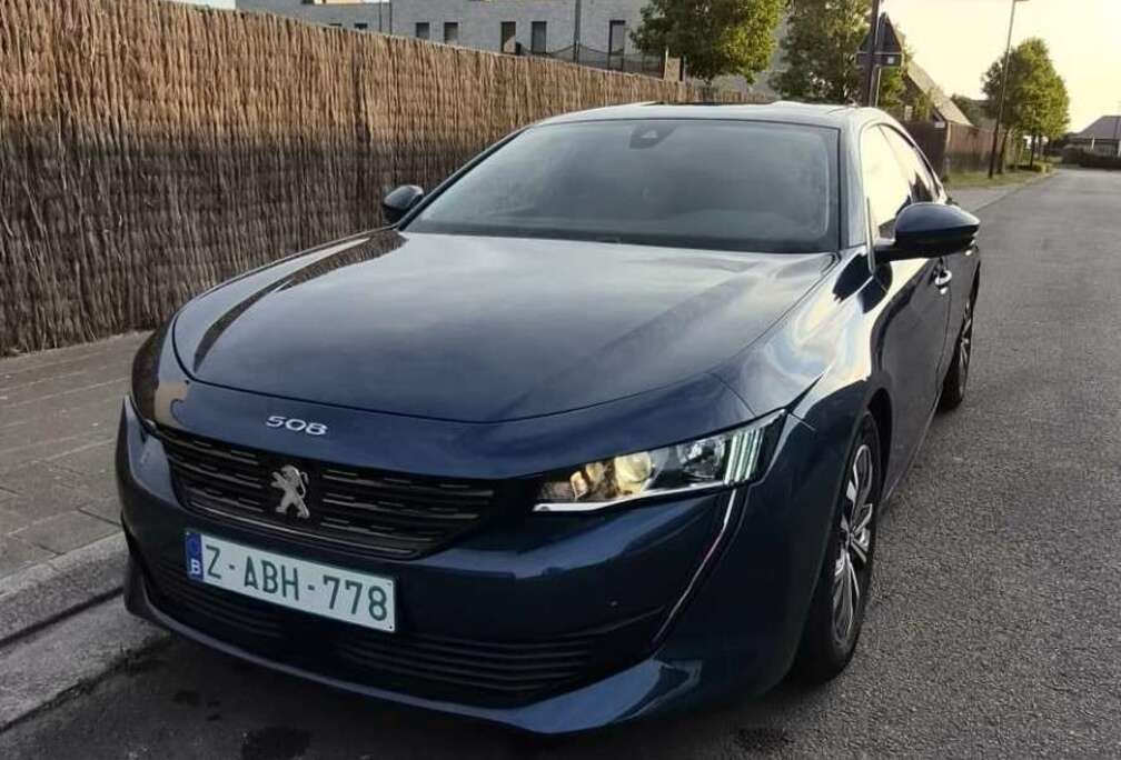 Peugeot Hybrid 225 e-EAT8 Allure Pack