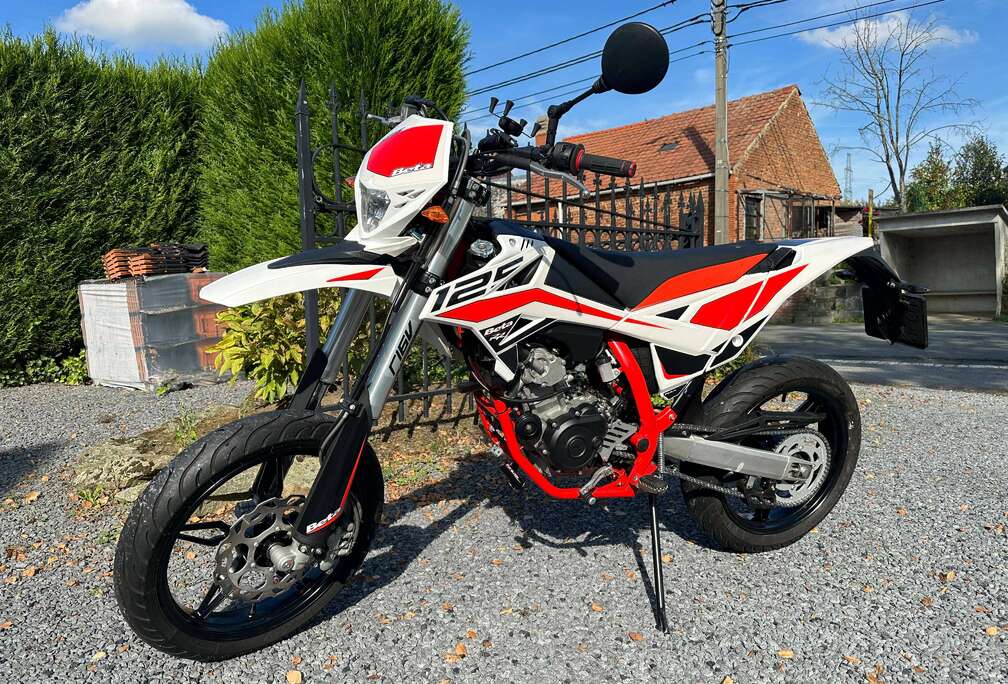 LC 4T Motard