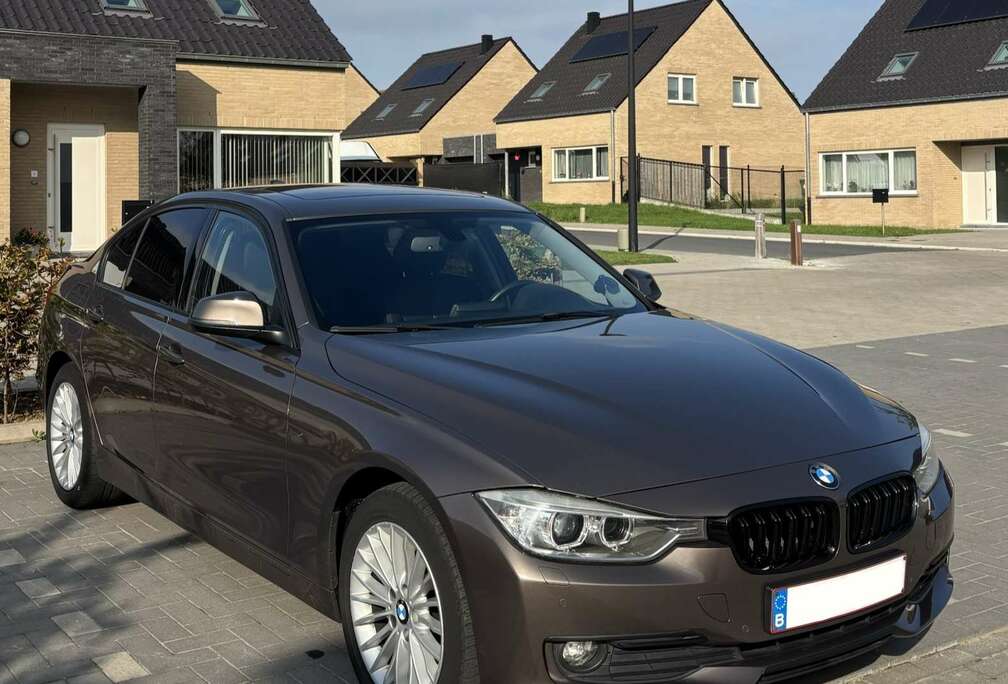 BMW 316i Luxury Line F30