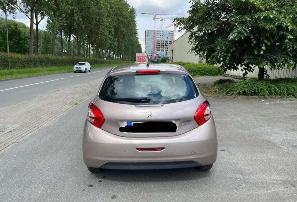 Peugeot 208 1.4i Access