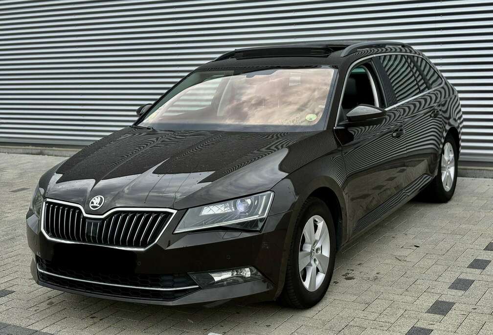 Skoda Combi 1.6 TDI DSG Ambitin Panorama/Bi-Xenon/Camera