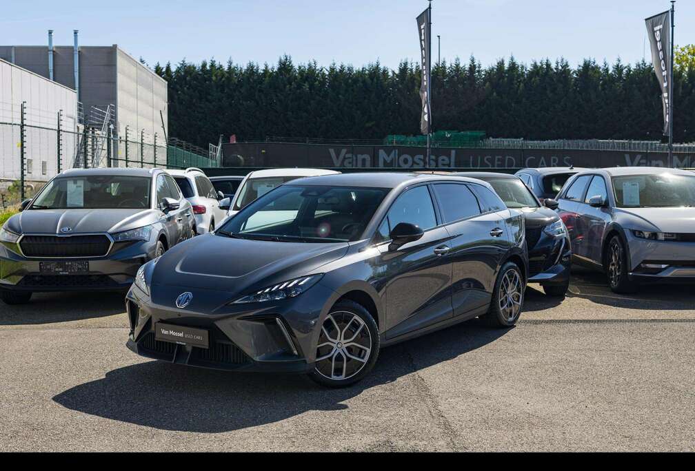MG 64 kWh Luxury