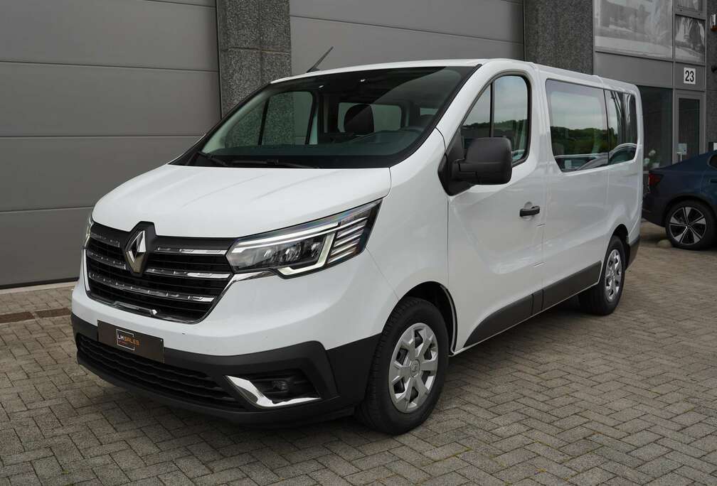 Renault 2.0 BluedCi * 9 SEATS/ CARPLAY / CAMERA / CRUISE *