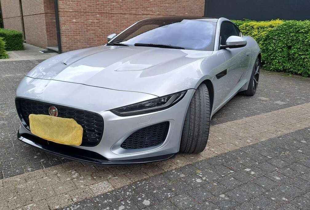 Jaguar Coupe 2.0 i4 P300 R-Dynamic Black