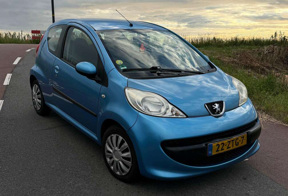 Peugeot 107 1.0-12V XR