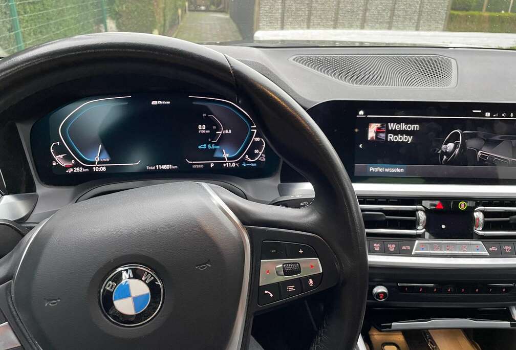 BMW 330e