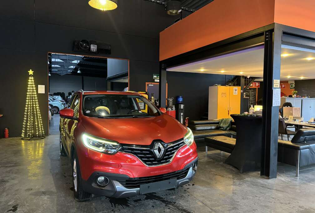 Renault 1.2 TCe - A/C - LIM/REG - NAVI - CPTR AV+AR - BLTH