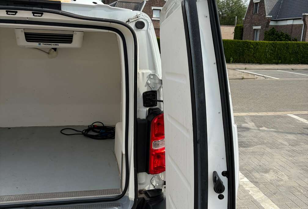 Peugeot 1.5 BlueHDi L1 Compact Premium S