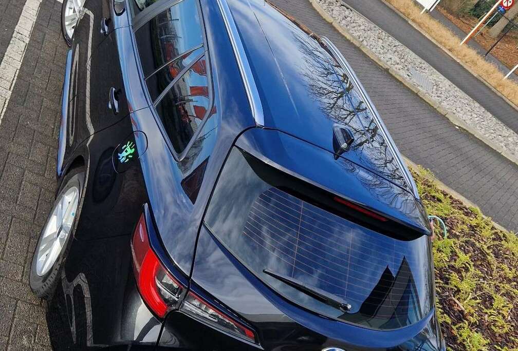 Toyota 1.8 Hybrid Touring Sports Business Edition