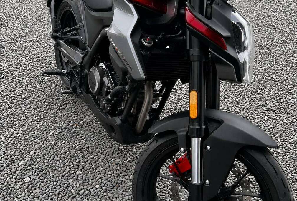 125