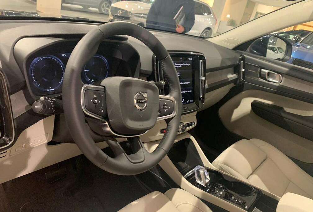 Volvo XC40 2.0 T5 AWD Momentum Pro Geartronic