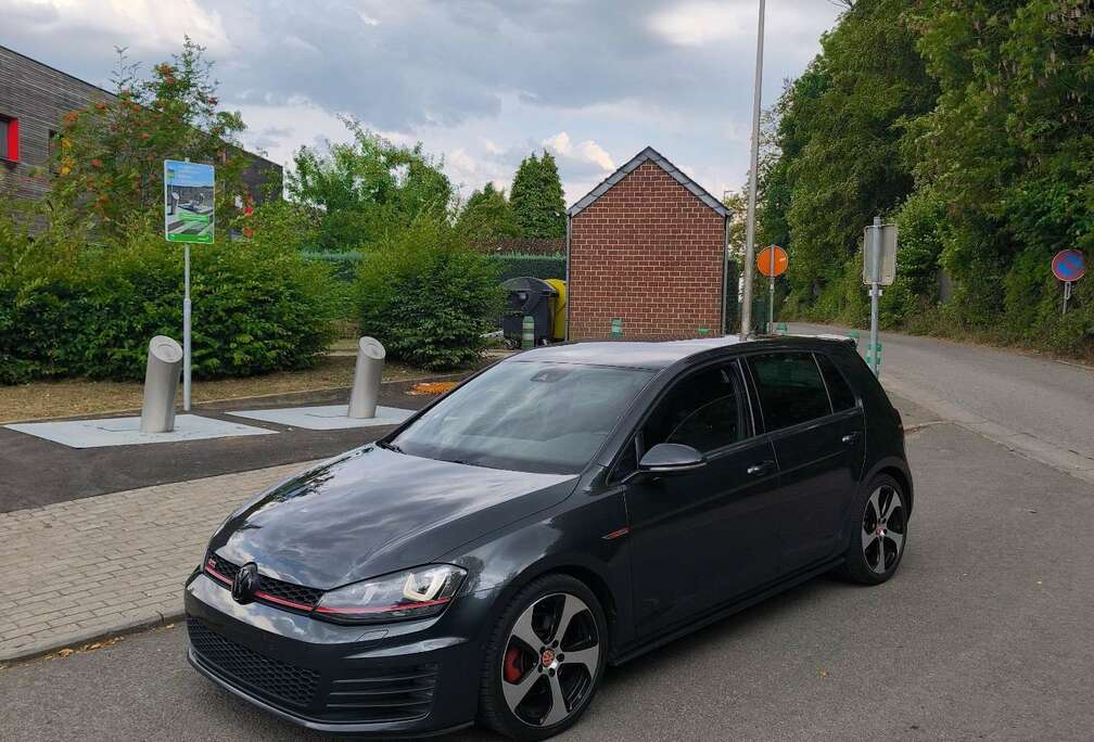 Volkswagen 2.0 TSI 220 BlueMotion Technology DSG6