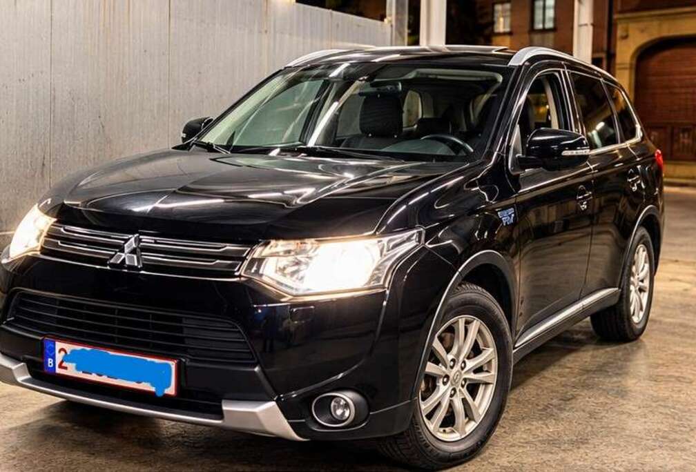 Mitsubishi Outlander PHEV 2.0i 4WD Safety Pack (EURO6)