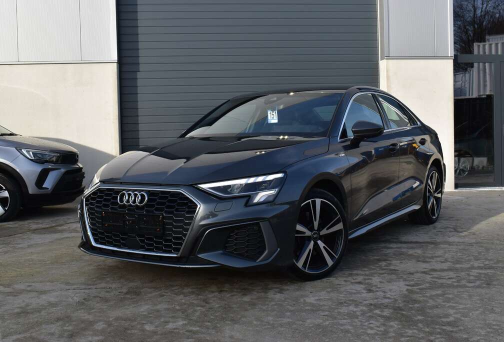 Audi 35 TDi 150 S-Line *S Tronic* Matrix - 18\