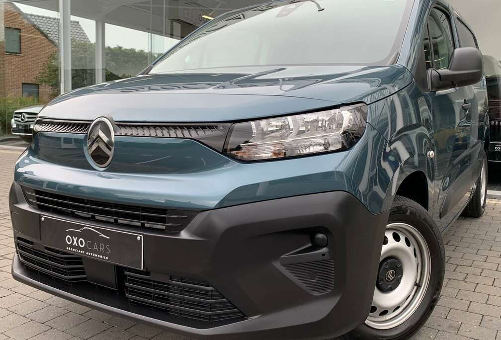 Citroen 1.2i NEW MODÈLE 110CV / 3 Places / Grand GPS / Airco / Cruise / Camera / Radar De Recul / 15.248€ HTVA * BTW EXCLUSIEF /