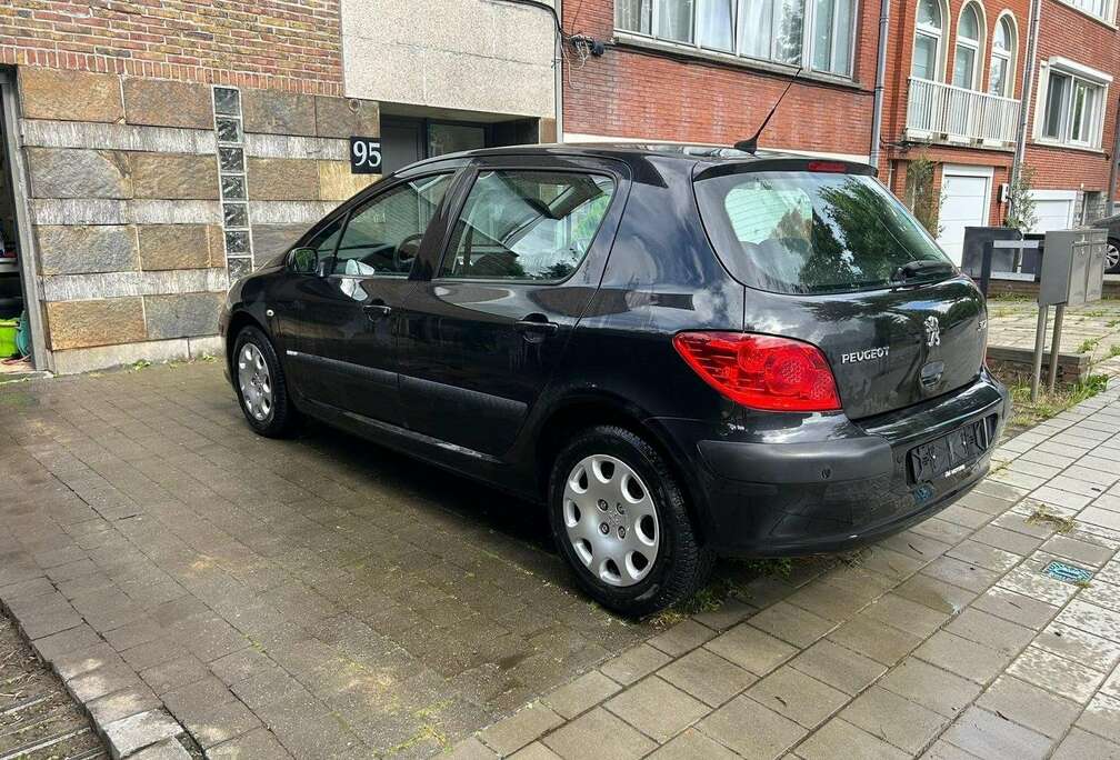 Peugeot benzine, gekeurd voor verkoop