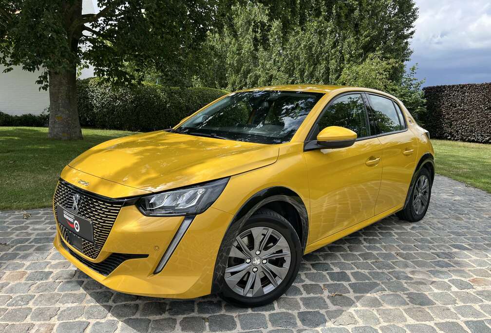 Peugeot 50 kWh Allure/1eignr/38500km/Carplay/Camera/Cruise/Clima...