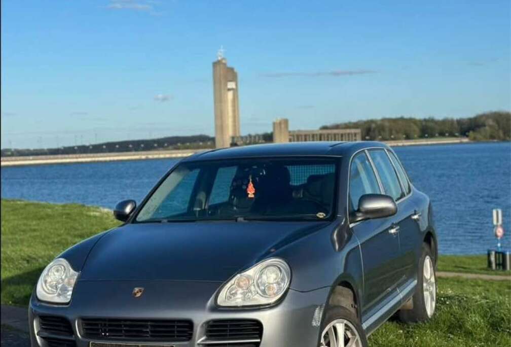 Porsche S 4.5i V8 32v Tiptronic