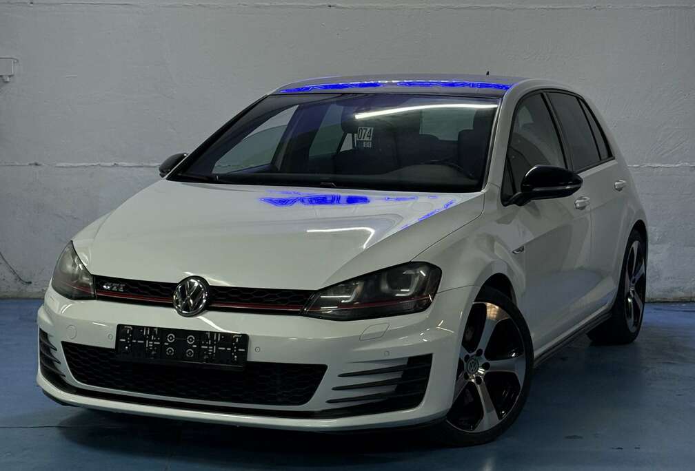 Volkswagen Golf 2.0 TSI DSG