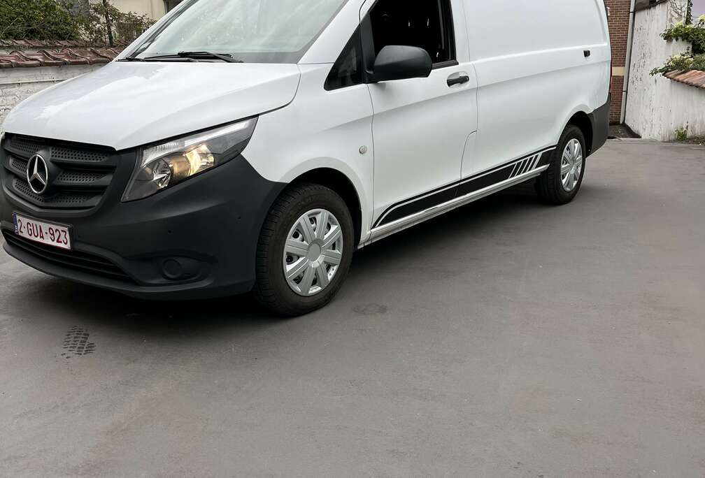 Mercedes-Benz 111 CDI (Très bien optioné )