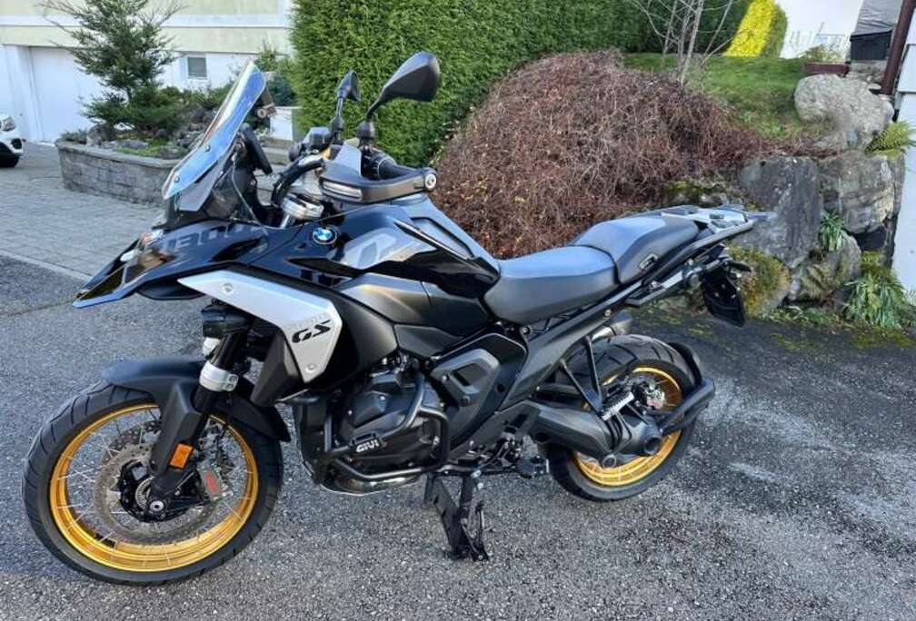 BMW Triple Black