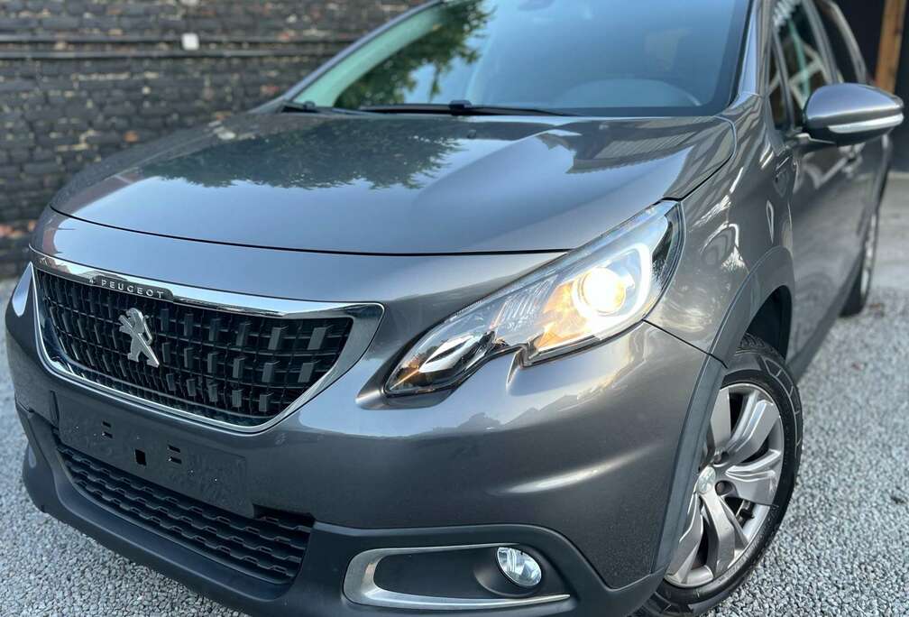 Peugeot 1.2 PureTech SIGNATURE S&S + CAR-PASS + NAVI