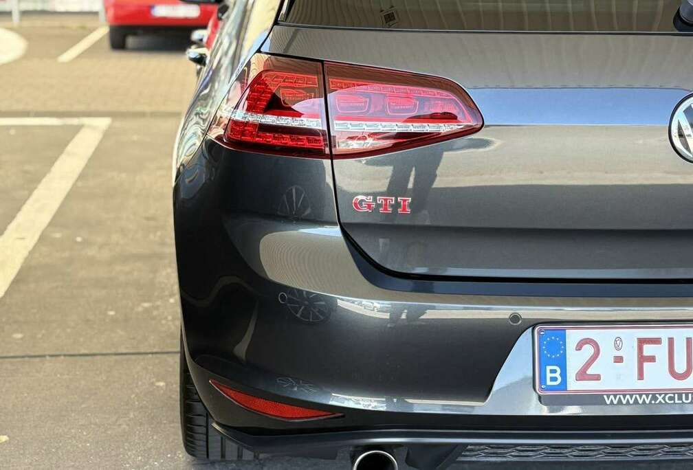 Volkswagen Golf 2.0 TSI Performance DSG