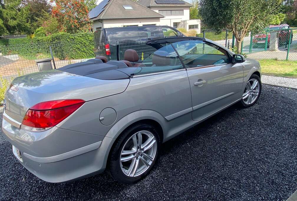 Opel Astra TwinTop 1.6i Cosmo