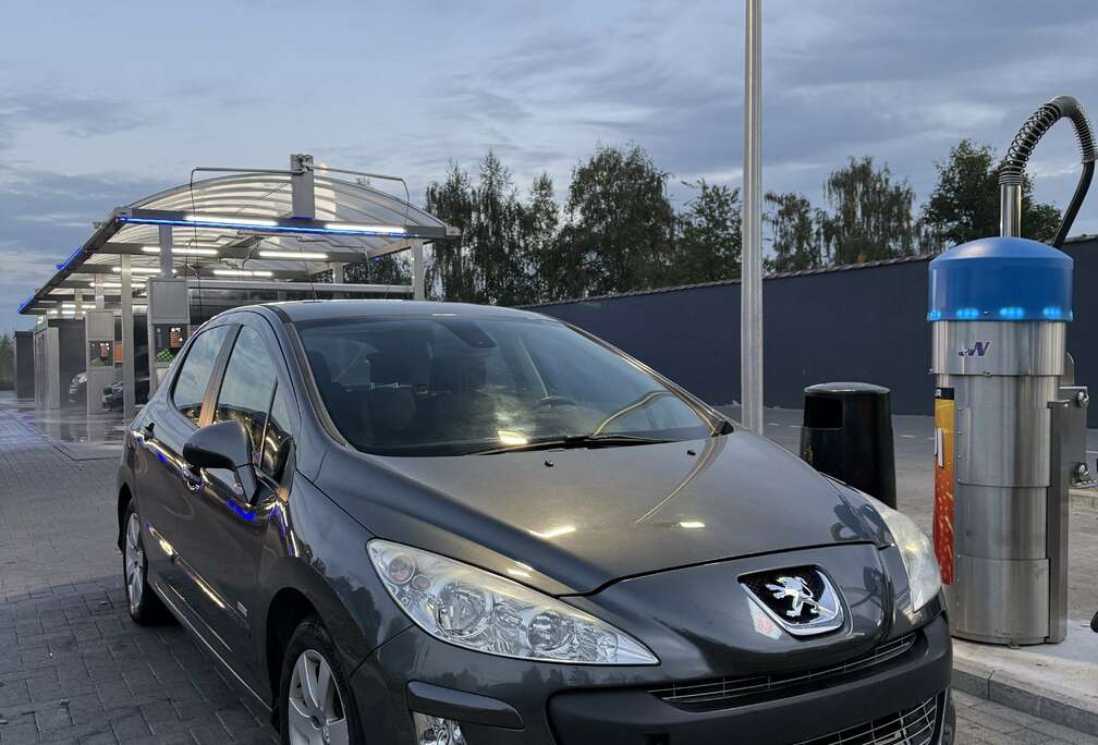 Peugeot 120 VTi Active + 1.6 +carplay