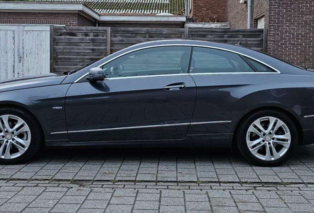 Mercedes-Benz E 220 CDI DPF Coupe BlueEFFICIENCY Elegance