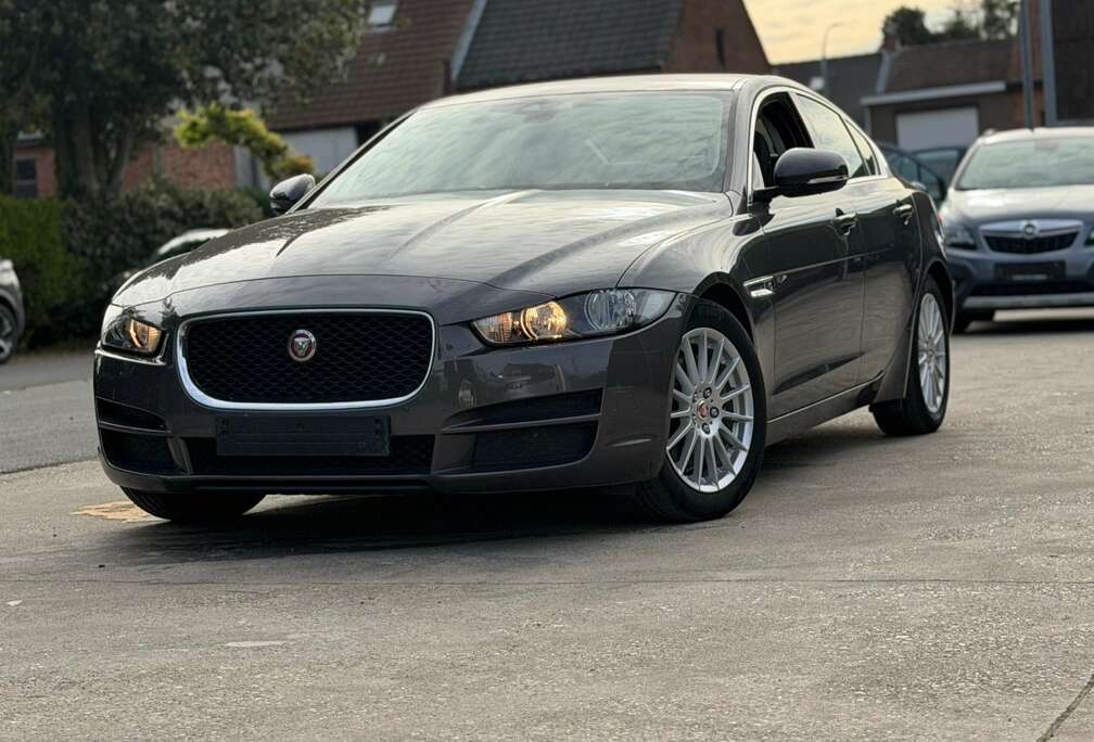 Jaguar XE 2.0E-Performance -Navi-Leder-Cam-86000km