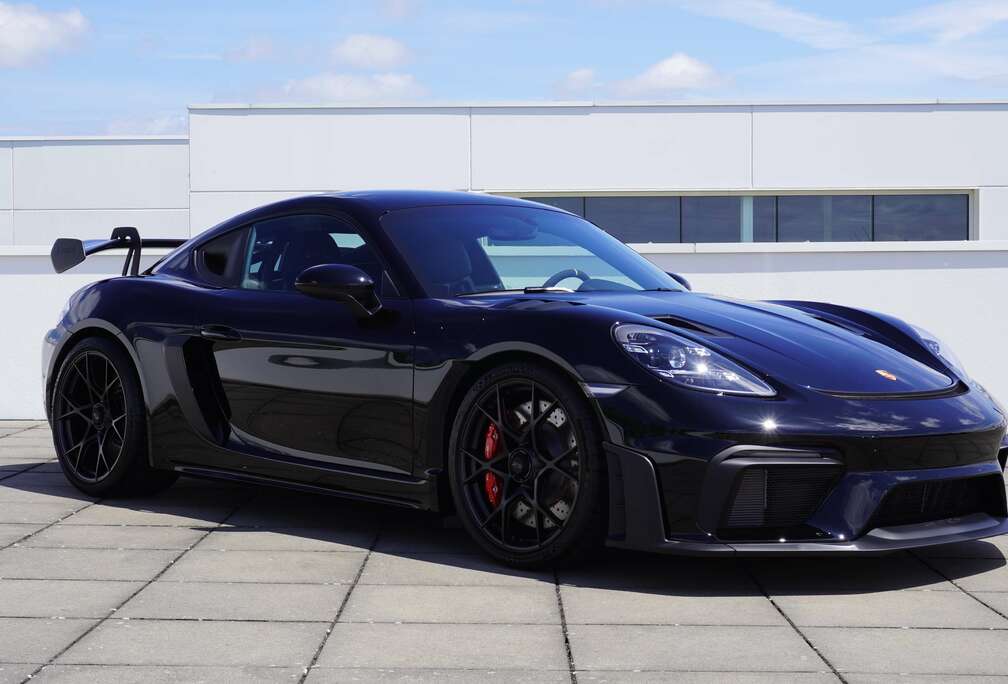 Porsche Cayman GT4 RS/20\