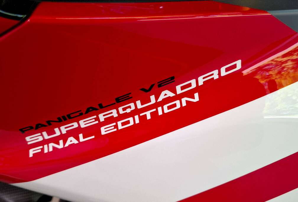 Superquadro Final Edition 365/555 + helm